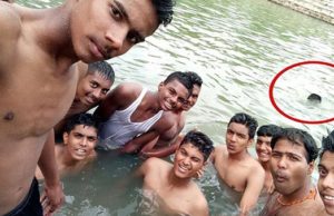 Se estaban sacando una selfie en grupo y no se dieron cuenta que su amigo se estaba ahogando