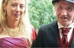 Esta mujer se casa con este hombre por su dinero; cuando muere la gente se da cuenta de la cruda verdad!