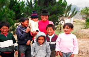 Su esposo la abandonó con 6 hijos, 4 meses después, descubrió esto en su coche que le cambio la vida