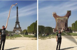 Pidió ayuda para que pongan la torre Eifell bajo su mano, pero lo trollearon 16 veces