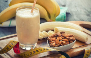 Batido de plátano, avena y almendras para adelgazar